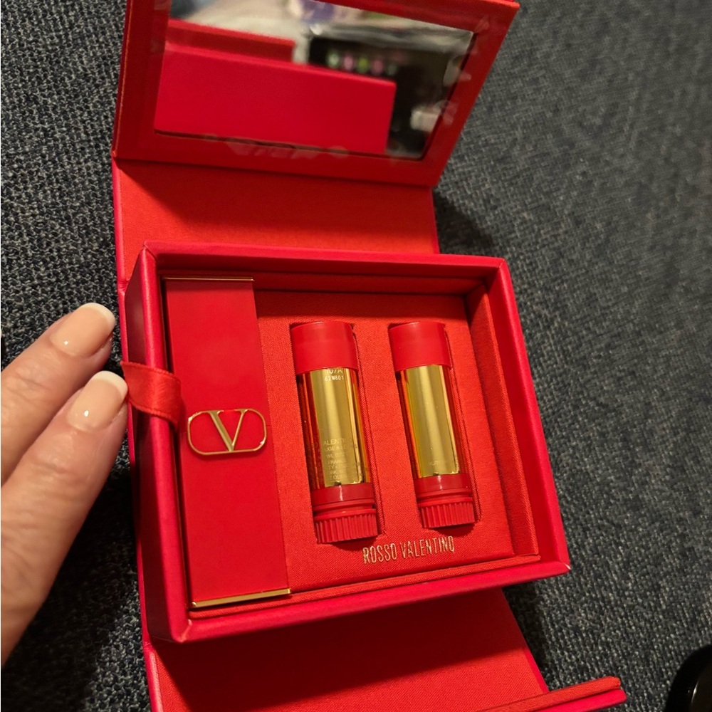 Valentino Couture 3-Piece Full Size Lipstick Set in Hard Mirror Case BNIB - Picture 10 of 15